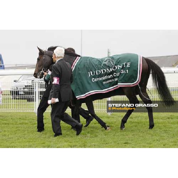 Soldier of Fortune coming back to the stable after winning the Juddmonte Coronation Cup Epsom, 6th june 2008 ph. Stefano Grasso