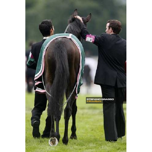 the groom congratulates with Soldier of Fortune after winning the Juddmonte Coronation Cup Epsom, 6th june 2008 ph. Stefano Grasso