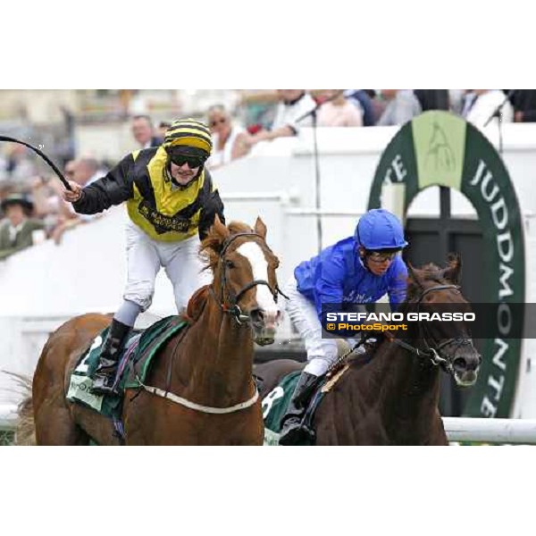 Graham Gibbons on Blythe Knight wins the Juddmonte Diomed Stakes beating Kerrin McEvoy on Alexandros Epsom, 6th june 2008 ph. Stefano Grasso