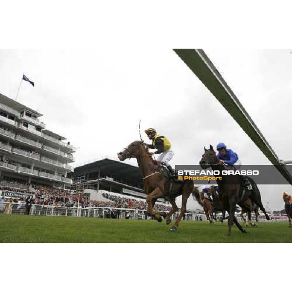 Graham Gibbons on Blythe Knight wins the Juddmonte Diomed Stakes beating Kerrin McEvoy on Alexandros Epsom, 6th june 2008 ph. Stefano Grasso