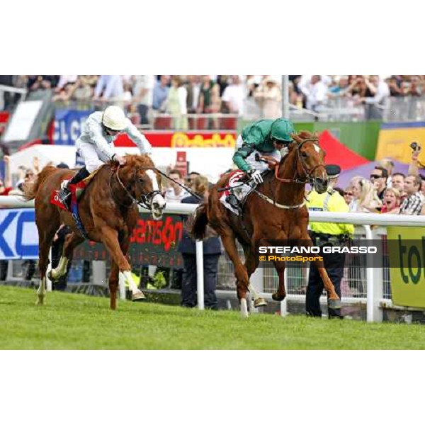 Kevin Manning on New Approach wins the Vodafone Derby beating Ryan Moore on Tartan Bearer Epsom, 7th june 2008 ph. Stefano Grasso