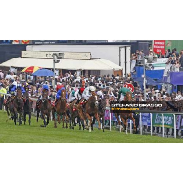 at the last few meters of The Vodafone Derby, Kevin Manning leads on New Approach and Ryan Moore on Tartan Bearer Epsom, 7th june 2008 ph. Stefano Grasso