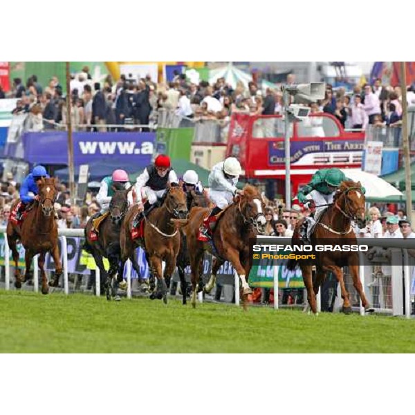 at the last few meters of The Vodafone Derby, Kevin Manning leads on New Approach and Ryan Moore on Tartan Bearer Epsom, 7th june 2008 ph. Stefano Grasso