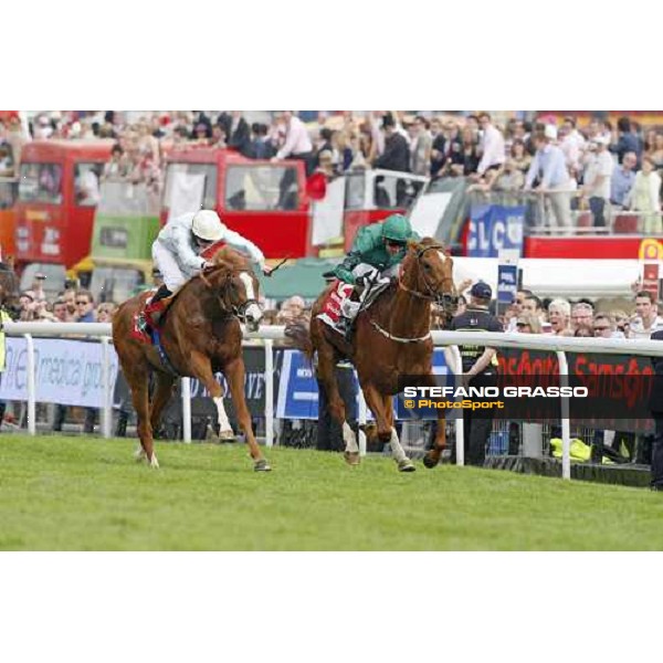 Kevin Manning on New Approach and Ryan Moore on Tartan Bearer at the last few meters of The Vodafone Derby Epsom, 7th june 2008 ph. Stefano Grasso