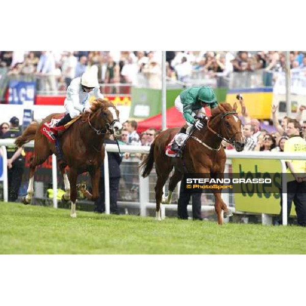 Kevin Manning on New Approach wins the Vodafone Derby beating Ryan Moore on Tartan Bearer Epsom, 7th june 2008 ph. Stefano Grasso