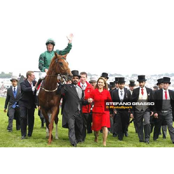 Princess Haya of Jordan, Sheihk Mohamed with New Approach and Kevin Manning coming back to the winner circle after winning the Vodafone Derby Epsom, 7th june 2008 ph. Stefano Grasso