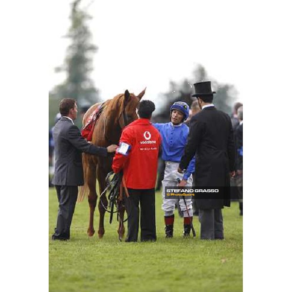 Frankie Dettori speaking with trainer Saeed Bin Suroor after dismounting from Rio de La Plata in the Vodafone Derby Epsom, 7th june 2008 ph. Stefano Grasso