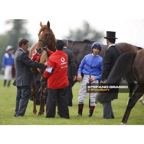 Frankie Dettori speaking with trainer Saeed Bin Suroor after dismounting from Rio de La Plata in the Vodafone Derby Epsom, 7th june 2008 ph. Stefano Grasso