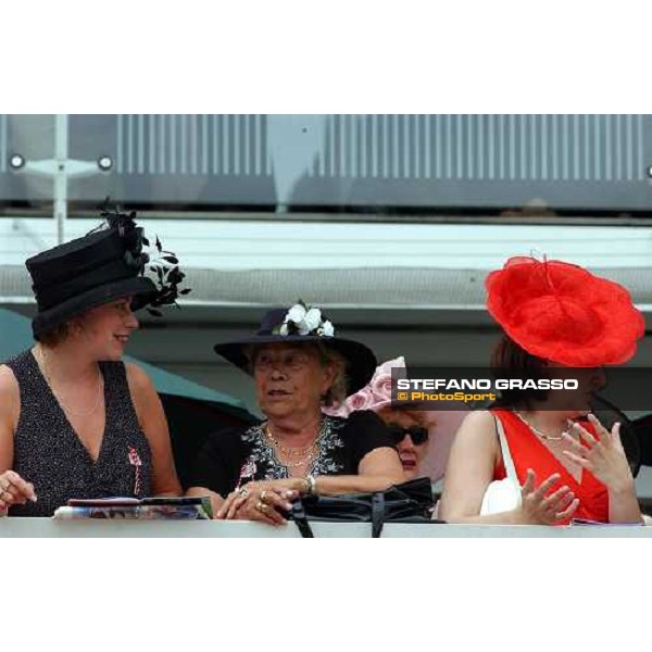 fashion The Vodafone Oaks Espom 4th june 2004 ph. Stefano Grasso