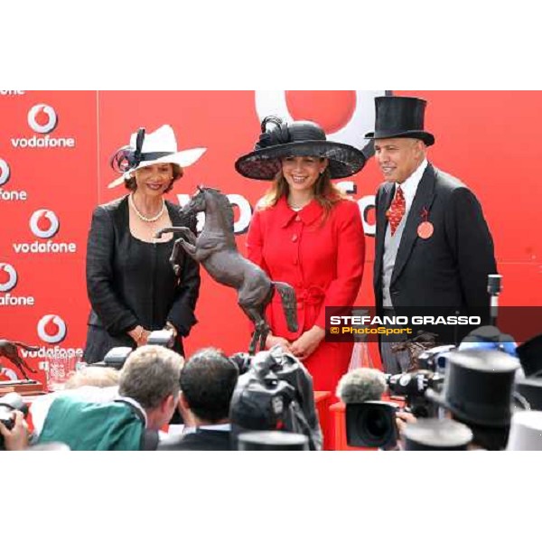giving prize ceremony of the Vodafone Derby with Princess Haya of Jordan, and New Approach\'s connection Epsom, 7th june 2008 ph. Stefano Grasso