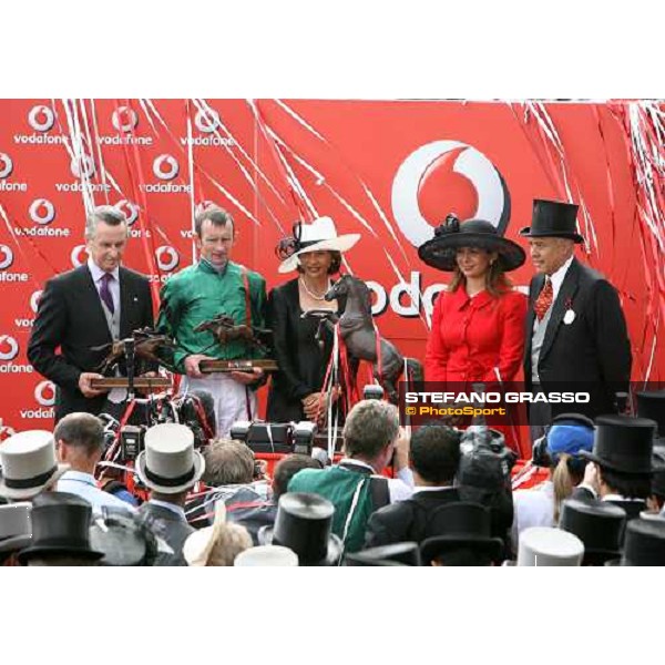 giving prize ceremony of the Vodafone Derby with Princess Haya of Jordan, and New Approach\'s connection Epsom, 7th june 2008 ph. Stefano Grasso