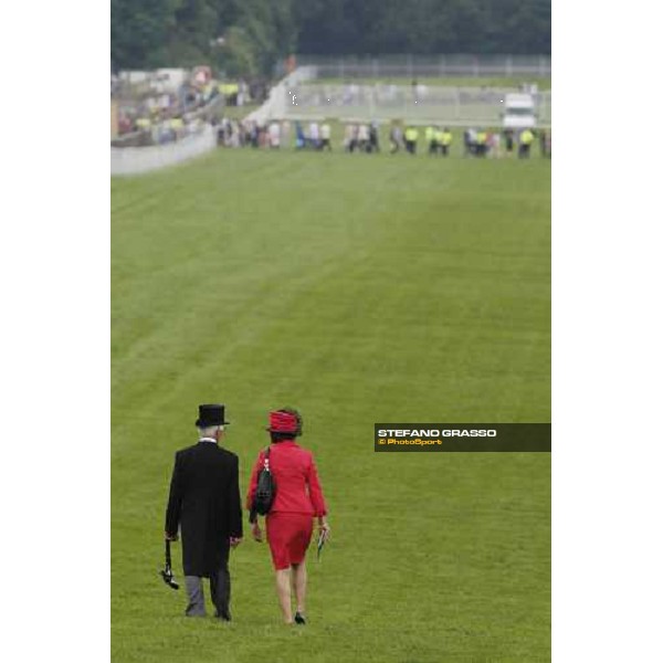 walking the straight at Derby Day Epsom, 7th june 2008 ph. Stefano Grasso