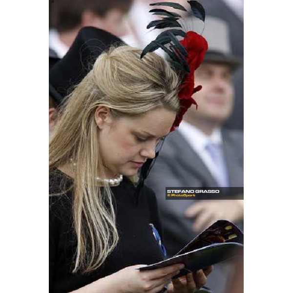racegoers at Derby Day Epsom, 7th june 2008 ph. Stefano Grasso