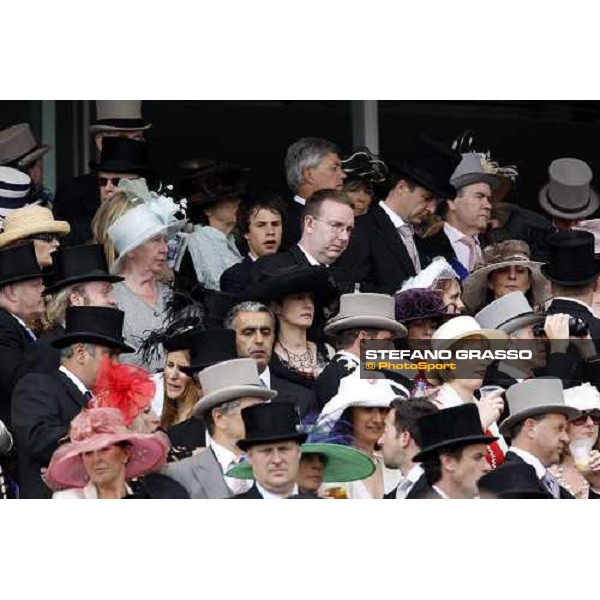 racegoers at Derby Day Epsom, 7th june 2008 ph. Stefano Grasso