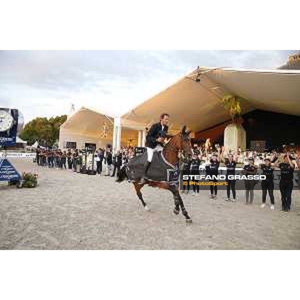 LGCT of Paris Eiffel - Class 6 - Prize giving ceremony - Henrik von Eckermann (SWE) on Flotte Deern 5 - Paris Eiffel, Champ de Mars, 5 July 2018 - ph.Stefano Grasso/LGCT