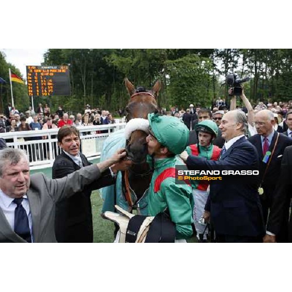 Christophe Soumillon kisses Zarkava while S.A. The Aga Khan thanks her watched by trainer Alain de Royer Dupre after winning the Prix de Diane Chantilly, 8th june 2008 ph. Stefano Grasso