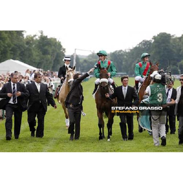 Christophe Soumillon on Zarkava comes back in triumph after winning the Prix de Diane Chantilly, 8th june 2008 ph. Stefano Grasso