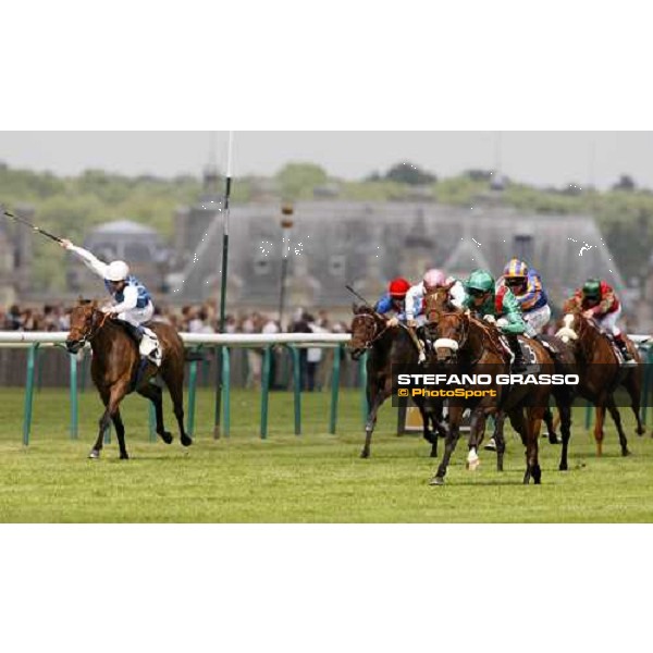 at last few mters to the line Christophe Soumillon on Zarkava leads and goes to win the Prix de Diane Chantilly, 8th june 2008 ph. Stefano Grasso