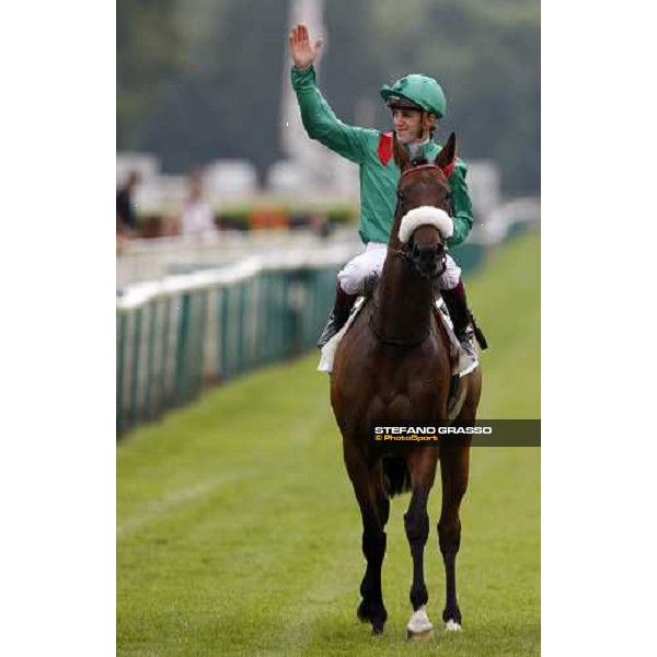 Christophe Soumillon comes back in triumph on Zarkava after winning the Prix de Diane Chantilly, 8th june 2008 ph. Stefano Grasso