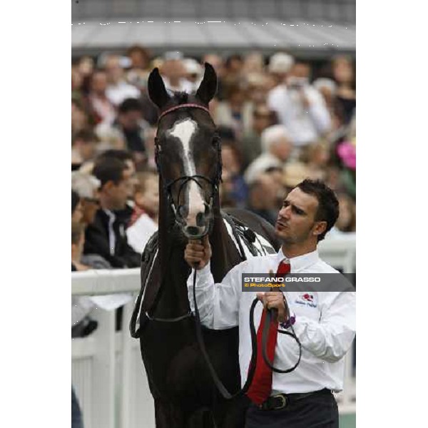 Senlis parades with his groom before to the start of Pric Paul de Moussac Chantilly, 8th june 2008 ph. Stefano Grasso