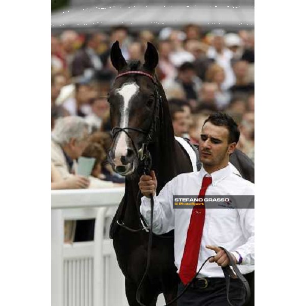 Senlis parades with his groom before to the start of Pric Paul de Moussac Chantilly, 8th june 2008 ph. Stefano Grasso