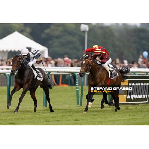 at last few meters to the line of Prix Paul de Moussac , Senlis is third after Arcadia\'s Angle and Yorktown Chantilly, 8th june 2008 ph. Stefano Grasso