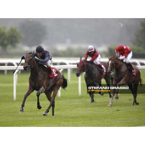Andrash Starke on Goose Bay wins the Oaks d\' Italia Milan San Siro, 15th june 2008 ph. Stefano Grasso