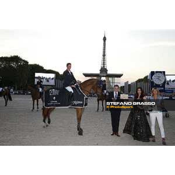 LGCT of Paris Eiffel - Class 11 - Prize giving ceremony Ben Maher (GBR) on Explosion W, Juan Carlos Capelli (VP and Head of International marketing at Longines), Aishwarya Rai Bachchan, Virginie Couperie Eiffel - Paris Eiffel, Champ de Mars, 6 July 2018 - ph.Stefano Grasso/LGCT