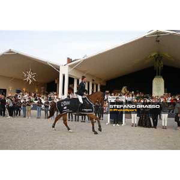 LGCT of Paris Eiffel - Class 11 - Prize giving ceremony Ben Maher (GBR) on Explosion W - Paris Eiffel, Champ de Mars, 6 July 2018 - ph.Stefano Grasso/LGCT