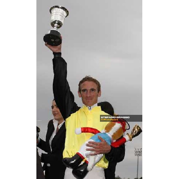 giving prize for Andrasch Starke after winning the Gran Premio di Milano Milan San Siro, 15th june 2008 ph. Stefano Grasso