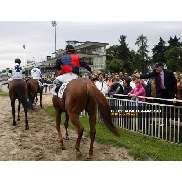 the racegoers congratulate with Umberto Rispoli after winning with Polar Wind the Premio Bersaglio Milan San Siro, 15th june 2008 ph. Stefano Grasso