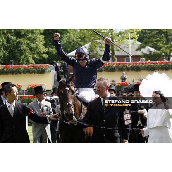 Royal Ascot -1st day - Johnny Murtagh exults on Henrythenavigator after winning the St. James\'s Palace Stakes Ascot, 17th june 2008 ph. Stefano Grasso