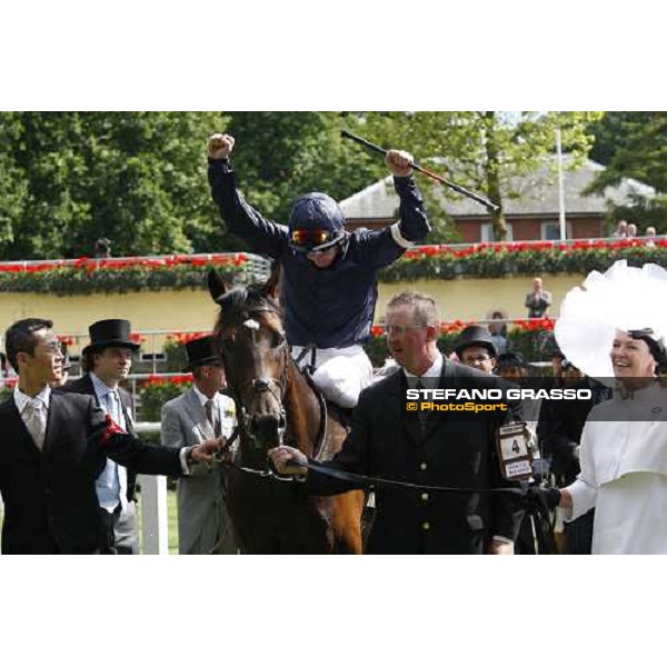Royal Ascot -1st day - Johnny Murtagh triumphs on Henrythenavigator after winning the St. James\'s Palace stakes Ascot, 17th june 2008 ph. Stefano Grasso
