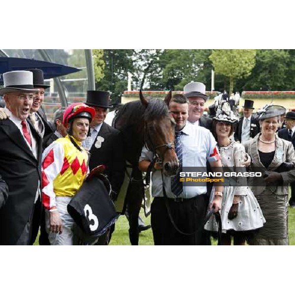 Royal Ascot -1st day - Johnny Murtagh and Haradasun pose in the winner circle with the winning connection after the Queen Anne Stakes Ascot, 17th june 2008 ph. Stefano Grasso