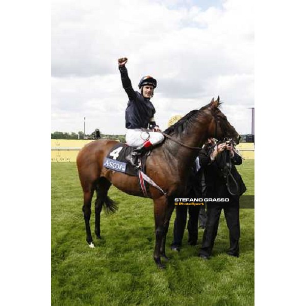 Royal Ascot -1st day -Johnny Murtagh exults on Henrythenavigator after winning the St. James\'s Palace Stakes Ascot, 17th june 2008 ph. Stefano Grasso