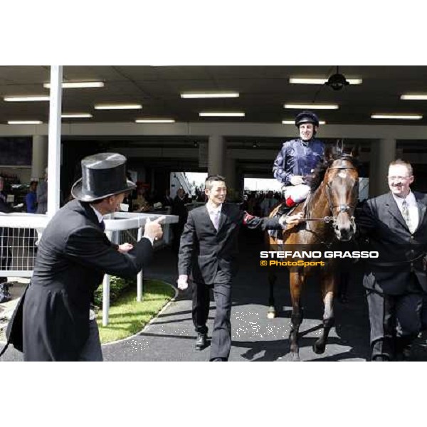 Royal Ascot -1st day -Aidan O\' Brien congratulates with Johnny Murtagh on Henrythenavigator after winning the St. James\'s Palace Stakes Ascot, 17th june 2008 ph. Stefano Grasso