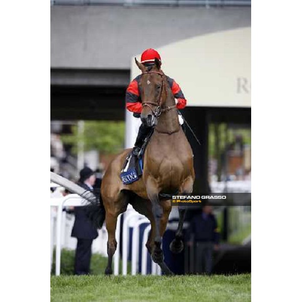 Christophe Patrice Lemaire enters the track Sabana Perdida before winning the Windsor Forest Stakes Ascot, 2nd day, 18th june 2008 ph. Stefano Grasso
