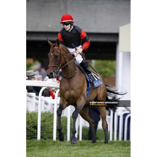Christophe Patrice Lemaire enters the track Sabana Perdida before winning the Windsor Forest Stakes Ascot, 2nd day, 18th june 2008 ph. Stefano Grasso