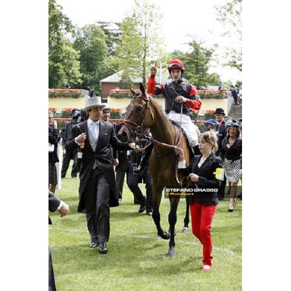 Christophe Patrice Lemaire enters on Sabana Perdida the winner circle of the Windsor Forest Stakes with Andrea Rossi Ascot, 2nd day, 18th june 2008 ph. Stefano Grasso