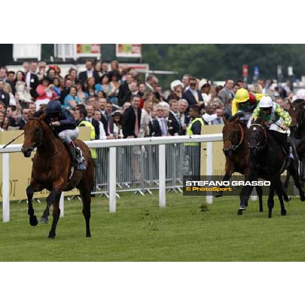 Johnny Murtagh on Duke of Marmelade wins the Prince of Wales\'s Stakes followed by Pressing Ascot, 2nd day, 18th june 2008 ph. Stefano Grasso