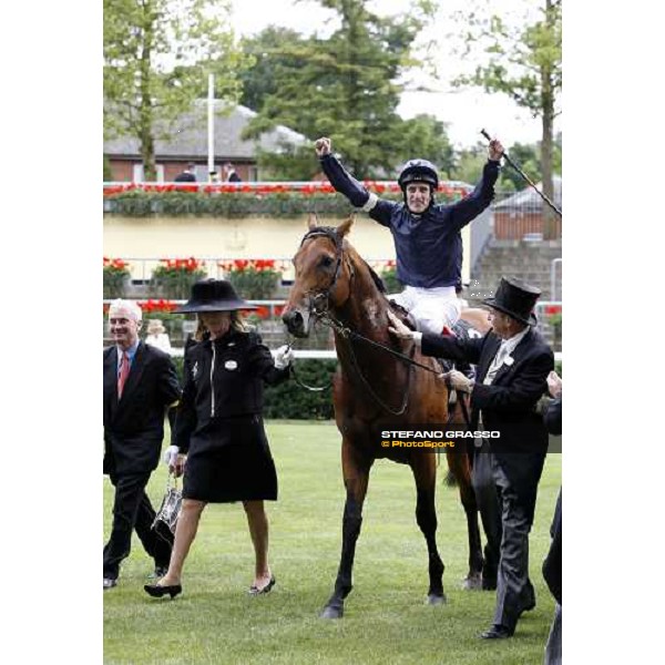 Johnny Murtagh enters in triumph on Duke of Marmalade winner of the Prince of Wales\'s Stakes Ascot, 2nd day, 18th june 2008 ph. Stefano Grasso