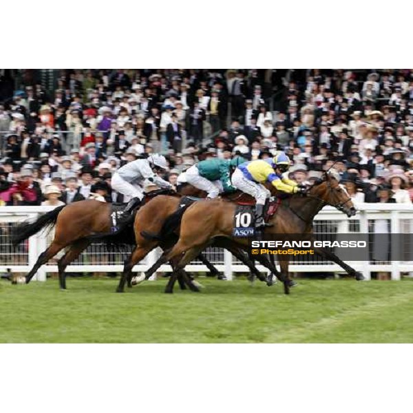Alan Munro on Langs Lash wins the Queen Mary Stakes Ascot, 2nd day, 18th june 2008 ph. Stefano Grasso