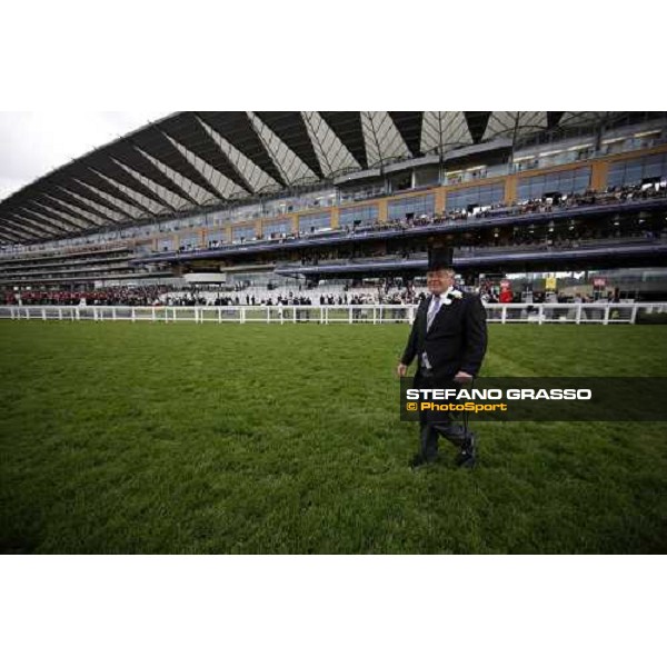 Sir Michael Stoute walking the course at Royal Ascot 2nd day Ascot, 18th june 2008 ph. Stefano Grasso