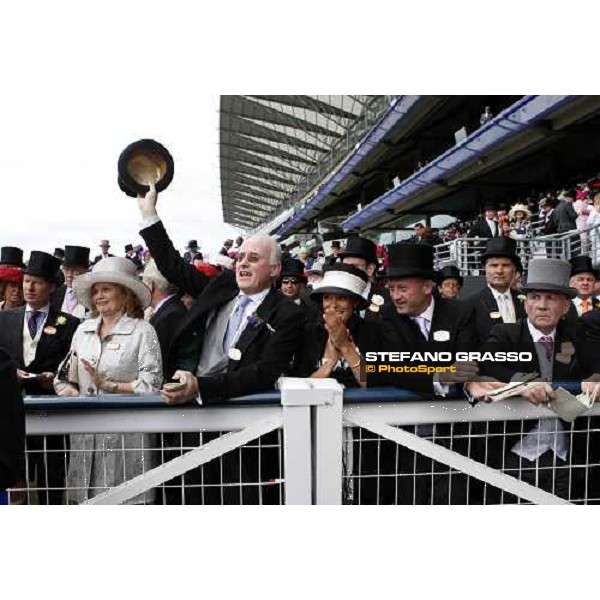 a well done to the winner from the racegoers in the Royal Enclosure at Royal Ascot 2nd day Ascot, 18th june 2008 ph. Stefano Grasso
