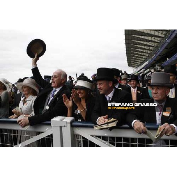 a well done to the winner from the racegoers in the Royal Enclosure at Royal Ascot 2nd day Ascot, 18th june 2008 ph. Stefano Grasso