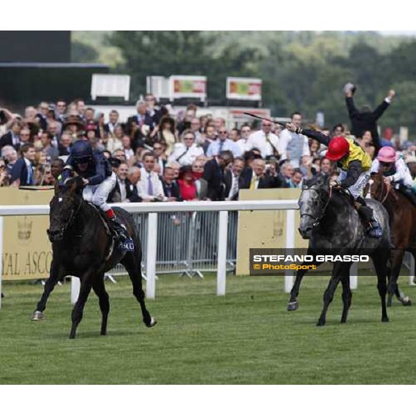 Johnny Murtagh on Yeats flyes alone to the post and wins the Gold Cup followed by Geordieland and Coastal Path Ascot, 19th june 2008 ph. Stefano Grasso