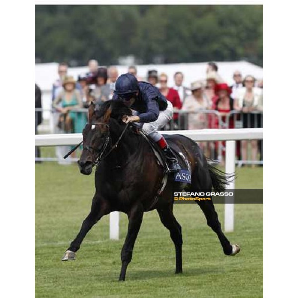 Johnny Murtagh on Yeats flyes alone to the post and wins the Gold Cup Ascot, 19th june 2008 ph. Stefano Grasso