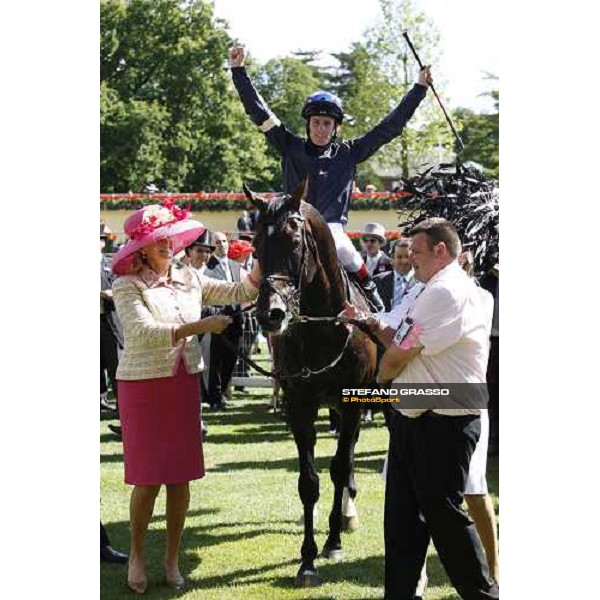 Johnny Murtagh on Yeats enters in triumph in the winner circle after winning the Gold Cup Ascot, 19th june 2008 ph. Stefano Grasso