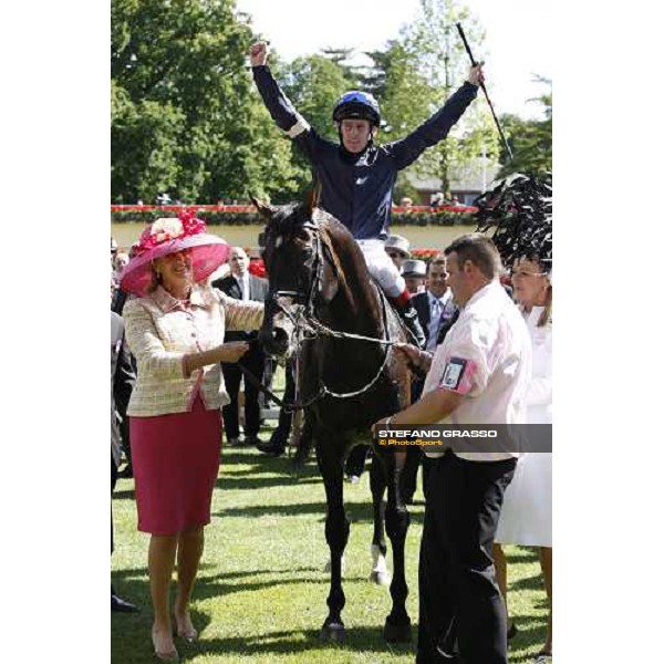 Johnny Murtagh on Yeats enters in triumph in the winner circle after winning the Gold Cup Ascot, 19th june 2008 ph. Stefano Grasso