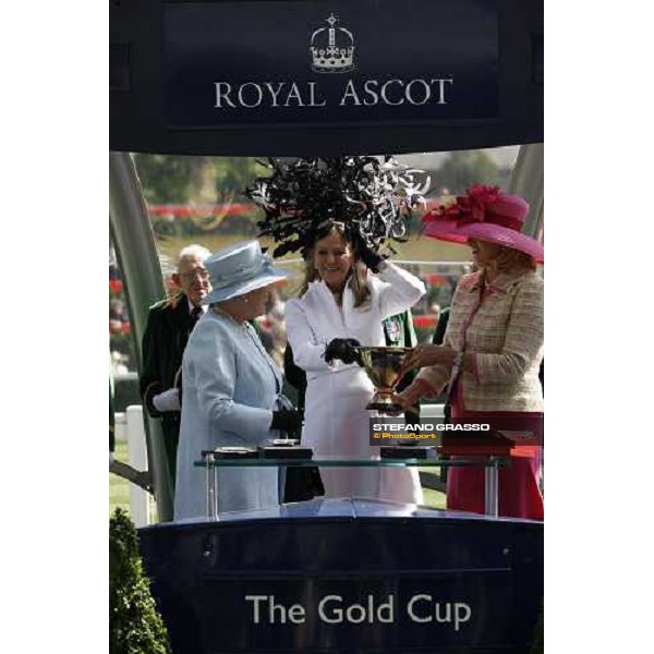 the Queen at the giving prize of the Gold Cup won by Johnny Murtagh on Yeats Ascot, 19th june 2008 ph. Stefano Grasso